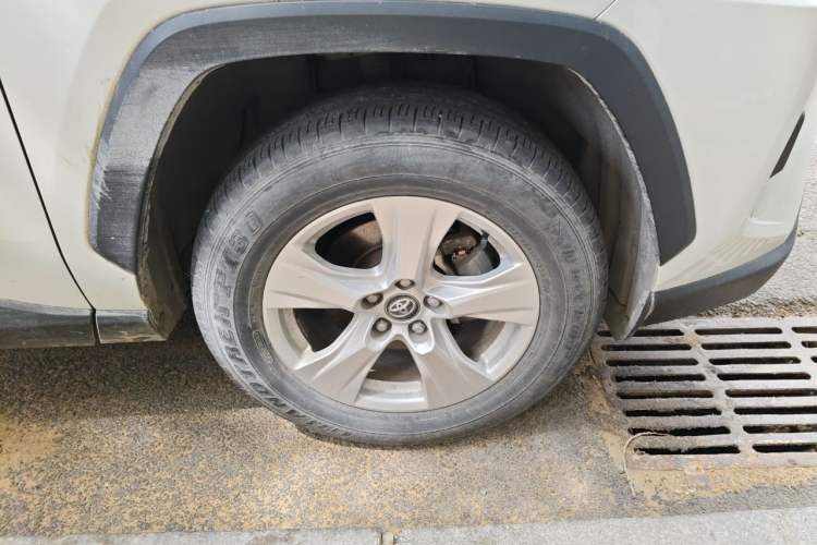 Used Toyota RAV4 2023 2.0L CVT Two-Wheel Drive Urban Edition Right Front Wheel Hub