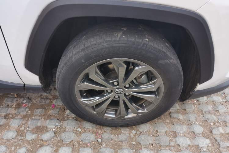 Used Toyota RAV4 2023 Dual-Motor 2.5L E-CVT Two-Wheel Drive Elite Edition Right Front Wheel Hub