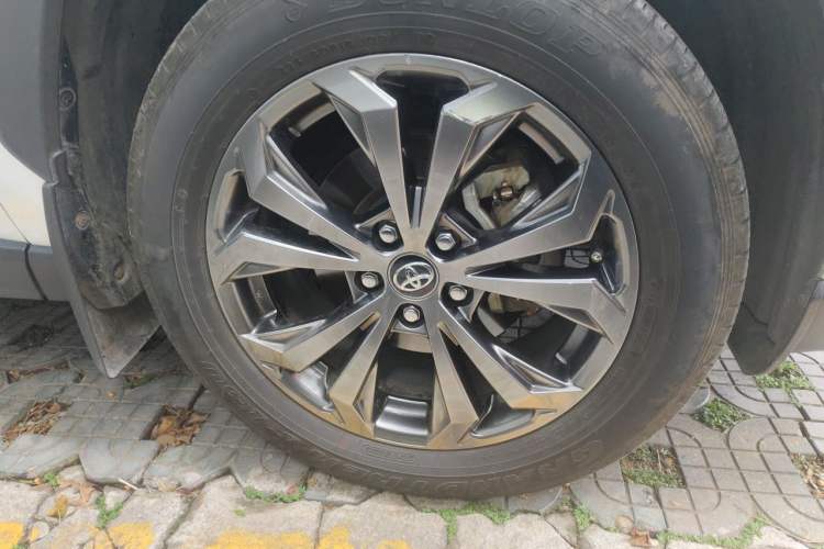Used Toyota RAV4 2023 2.0L CVT Two-Wheel Drive Fashion Edition Right Front Wheel Hub