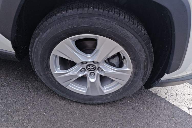 Used Toyota RAV4 2023 2.0L CVT Two-Wheel Drive Urban Edition Right Front Wheel Hub