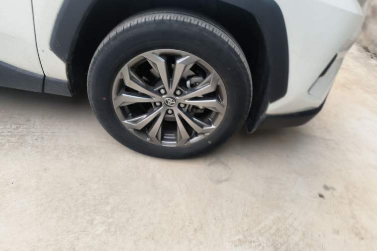 Used Toyota RAV4 2023 2.0L CVT Two-Wheel Drive Fashion Plus Edition Right Front Wheel Hub