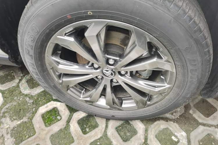 Used Toyota RAV4 2023 2.0L CVT Two-Wheel Drive Fashion Plus Edition Right Front Wheel Hub
