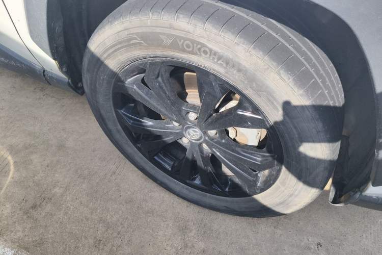 Used Toyota RAV4 2023 Dual-Engine 2.5L E-CVT Four-Wheel Drive Elite Plus Edition Right Front Wheel Hub