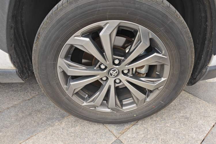 Used Toyota RAV4 2023 2.0L CVT Two-Wheel Drive Fashion Plus Edition Right Front Wheel Hub
