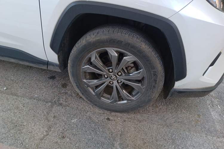 Used Toyota RAV4 2023 2.0L CVT Two-Wheel Drive 20th Anniversary Platinum Edition Right Front Wheel Hub