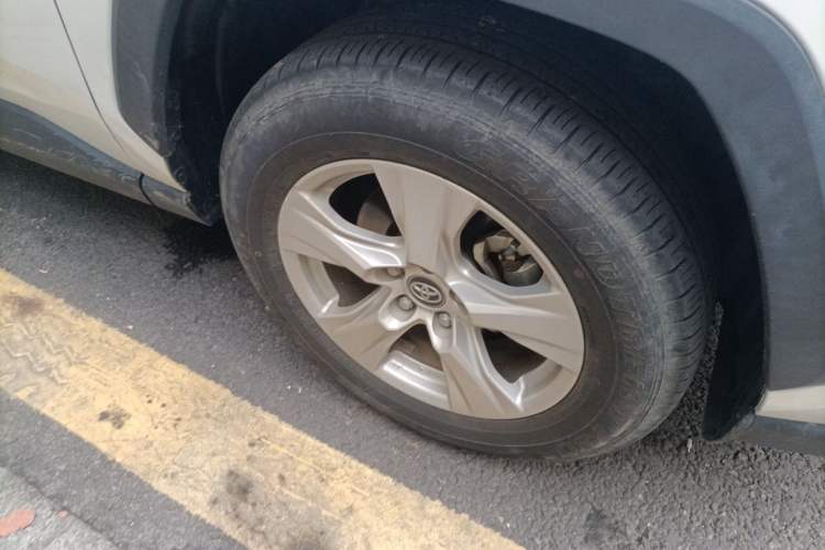 Used Toyota RAV4 2023 2.0L CVT Two-Wheel Drive Urban Edition Right Front Wheel Hub