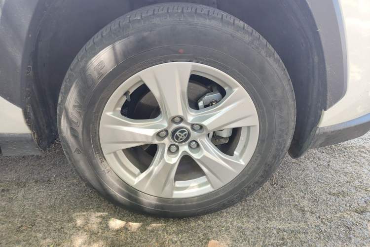 Used Toyota RAV4 2023 2.0L CVT Two-Wheel Drive Urban Edition Right Front Wheel Hub