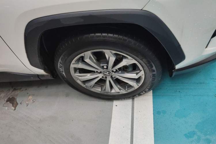 Used Toyota RAV4 2023 2.0L CVT Two-Wheel Drive Fashion Plus Edition Right Front Wheel Hub
