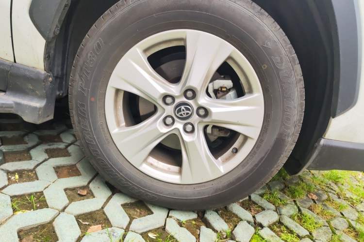 Used Toyota RAV4 2023 2.0L CVT Two-Wheel Drive Urban Edition Right Front Wheel Hub