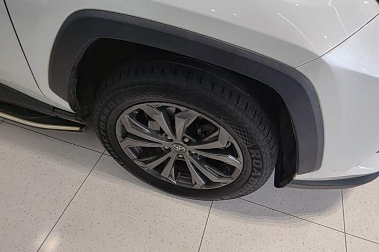 Used Toyota RAV4 2023 2.0L CVT Two-Wheel Drive Fashion Edition Right Front Wheel Hub