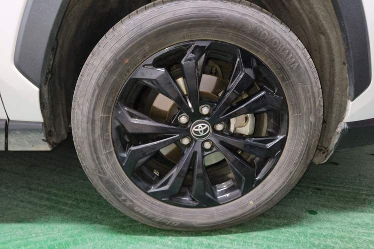 Used Toyota RAV4 2023 Dual-Engine 2.5L E-CVT Four-Wheel Drive Elite Plus Edition Right Front Wheel Hub