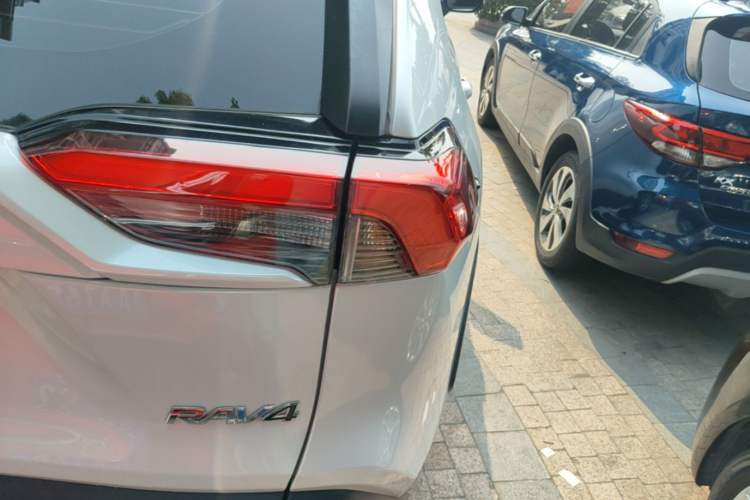 Used Toyota RAV4 2023 2.0L CVT Two-Wheel Drive Urban Edition Right Rear Taillight