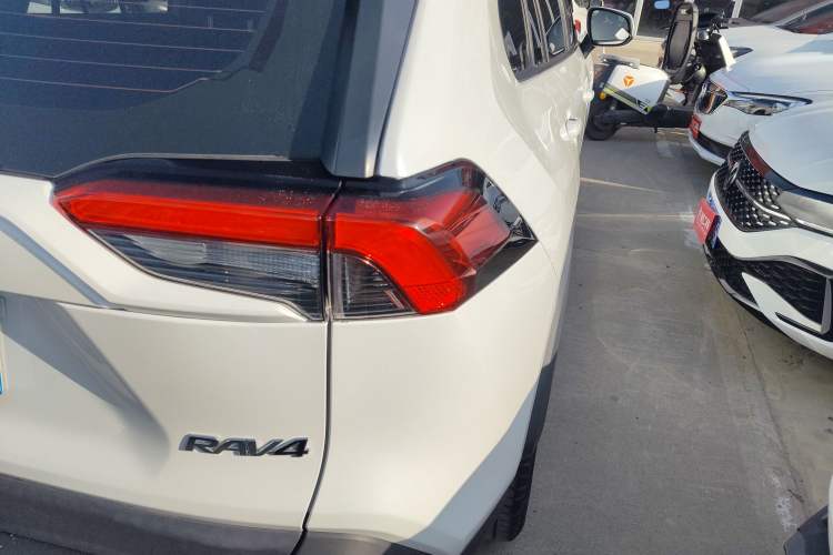 Used Toyota RAV4 2023 2.0L CVT Two-Wheel Drive 20th Anniversary Platinum Edition Right Rear Taillight