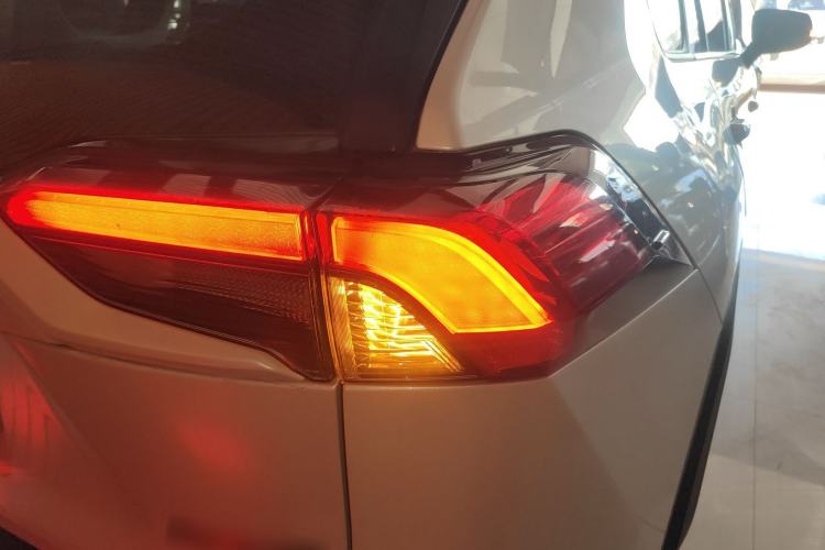 Used Toyota RAV4 2023 2.0L CVT Two-Wheel Drive 20th Anniversary Platinum Edition Right Rear Taillight