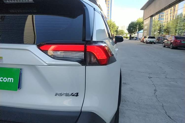 Used Toyota RAV4 2023 2.0L CVT Two-Wheel Drive Urban Edition Right Rear Taillight