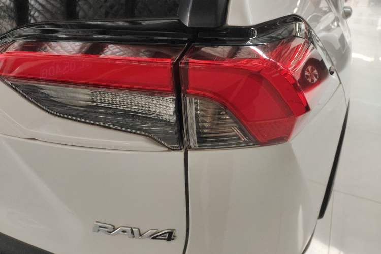 Used Toyota RAV4 2023 2.0L CVT Two-Wheel Drive 20th Anniversary Platinum Edition Right Rear Taillight