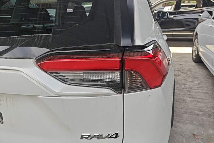 Used Toyota RAV4 2023 2.0L CVT Two-Wheel Drive Urban Edition Right Rear Taillight