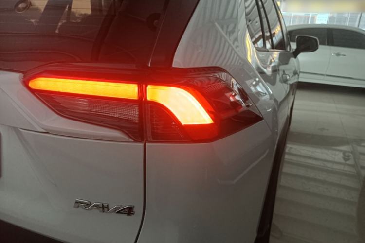 Used Toyota RAV4 2023 2.0L CVT Two-Wheel Drive Fashion Edition Right Rear Taillight