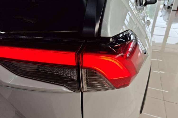 Used Toyota RAV4 2023 2.0L CVT Two-Wheel Drive Urban Edition Right Rear Taillight