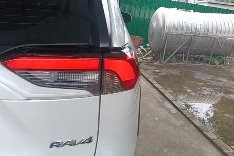 Used Toyota RAV4 2023 2.0L CVT Two-Wheel Drive Urban Edition Right Rear Taillight