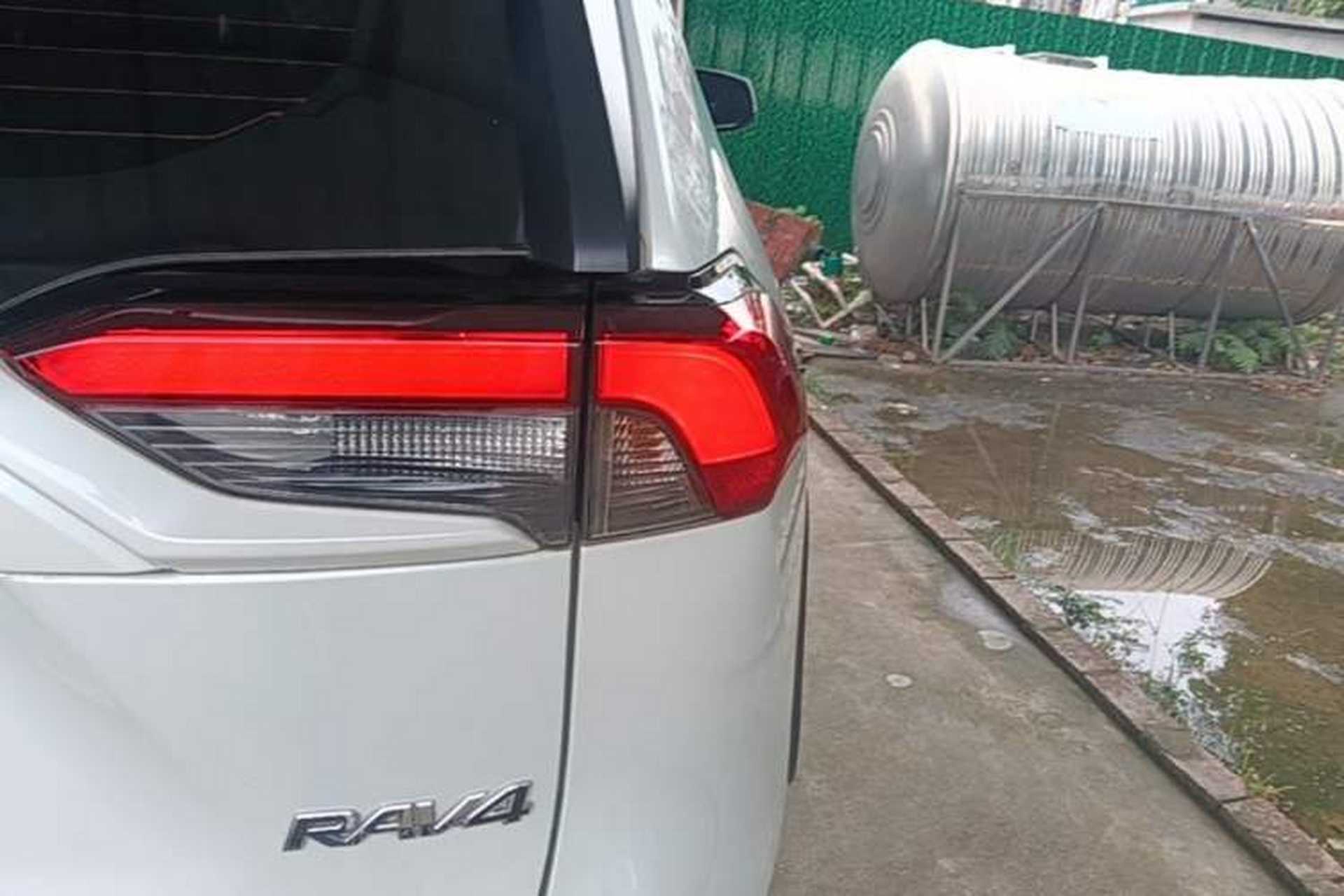 Used Toyota RAV4 2023 2.0L CVT Two-Wheel Drive Urban Edition Right Rear Taillight
