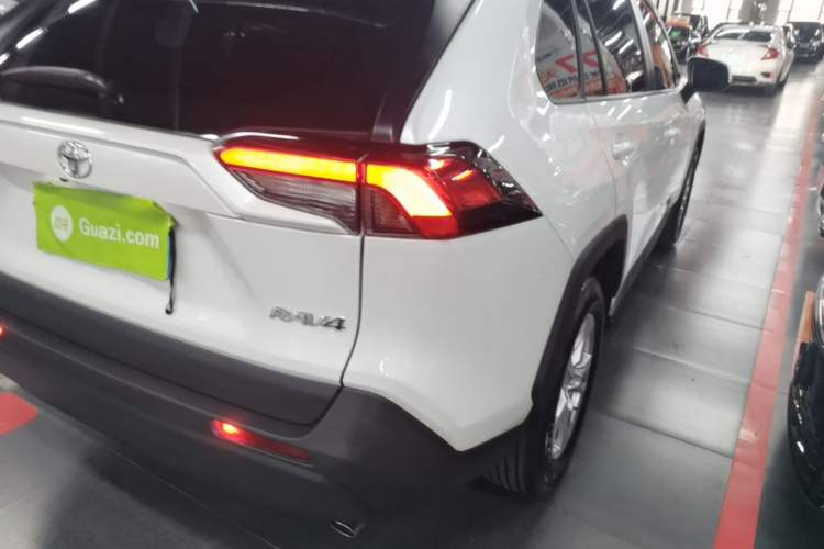Used Toyota RAV4 2023 2.0L CVT Two-Wheel Drive Urban Edition Right Rear Taillight