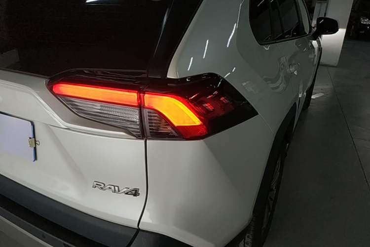 Used Toyota RAV4 2023 2.0L CVT Two-Wheel Drive 20th Anniversary Platinum Edition Right Rear Taillight