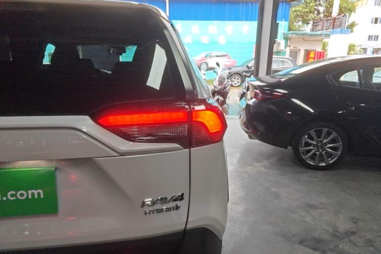 Used Toyota RAV4 2023 Dual-Motor 2.5L E-CVT Two-Wheel Drive Elite Edition Right Rear Taillight