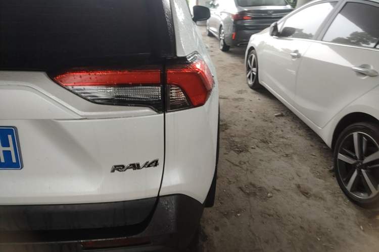 Used Toyota RAV4 2023 2.0L CVT Two-Wheel Drive Urban Edition Right Rear Taillight