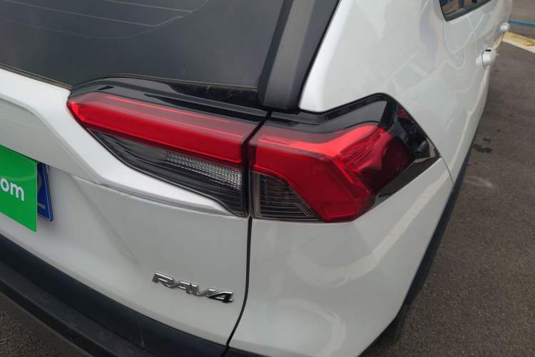 Used Toyota RAV4 2023 2.0L CVT Two-Wheel Drive Fashion Edition Right Rear Taillight