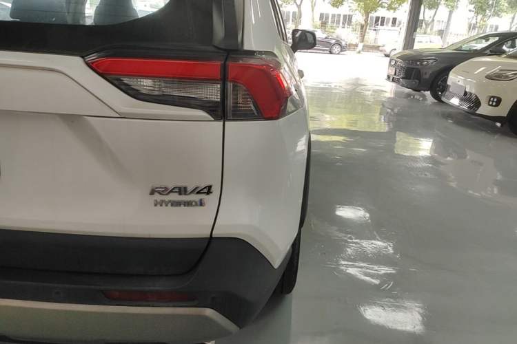 Used Toyota RAV4 2023 Dual-Engine 2.5L E-CVT Two-Wheel Drive Elite Plus Edition Right Rear Taillight