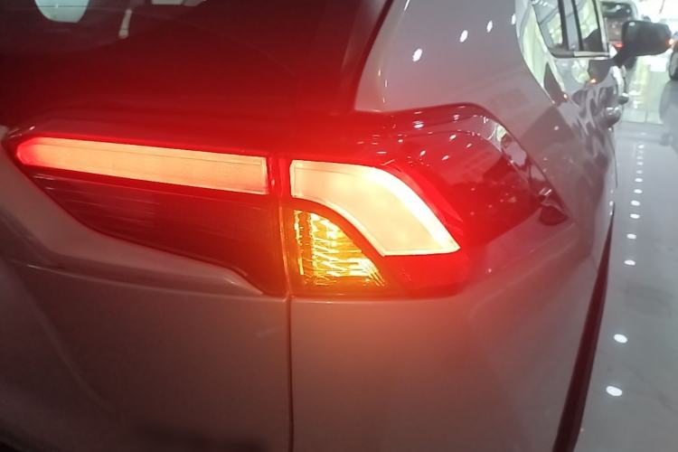 Used Toyota RAV4 2023 Dual-Motor 2.5L E-CVT Two-Wheel Drive Elite Edition Right Rear Taillight