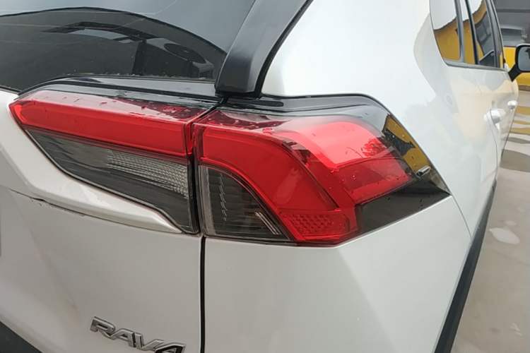 Used Toyota RAV4 2023 2.0L CVT Two-Wheel Drive Urban Edition Right Rear Taillight