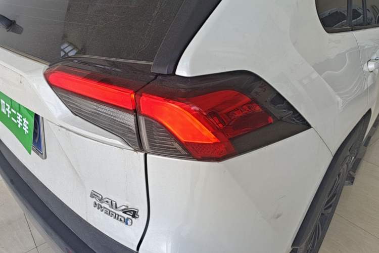 Used Toyota RAV4 2023 Dual-Engine 2.5L E-CVT Four-Wheel Drive Elite Plus Edition Right Rear Taillight