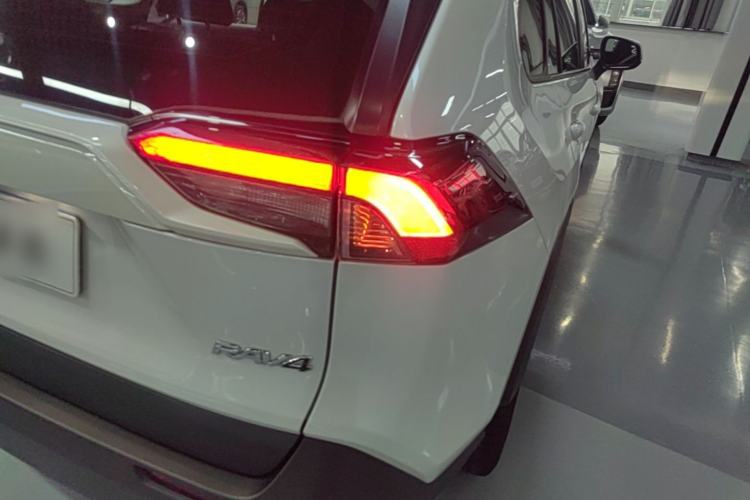 Used Toyota RAV4 2023 2.0L CVT Two-Wheel Drive Urban Edition Right Rear Taillight