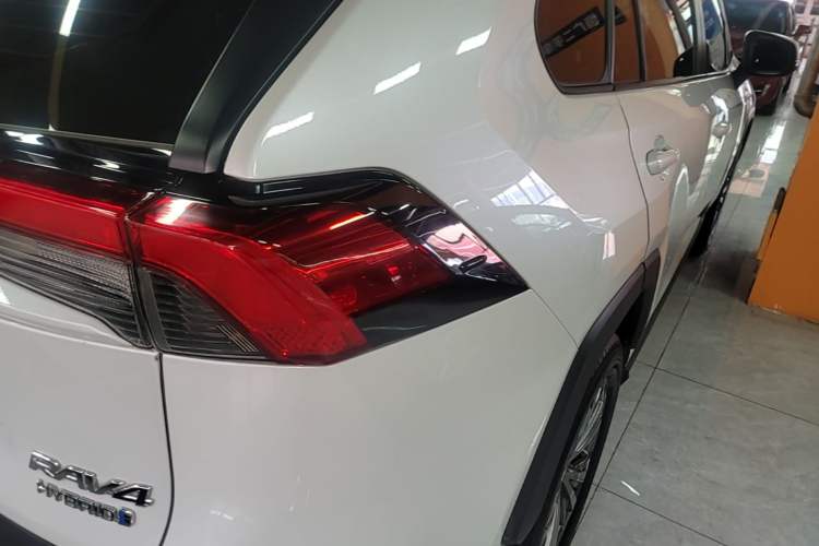 Used Toyota RAV4 2023 Dual-Motor 2.5L E-CVT Two-Wheel Drive Elite Edition Right Rear Taillight