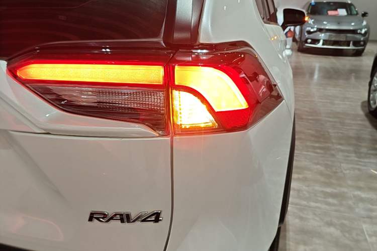 Used Toyota RAV4 2023 2.0L CVT Two-Wheel Drive Fashion Plus Edition Right Rear Taillight