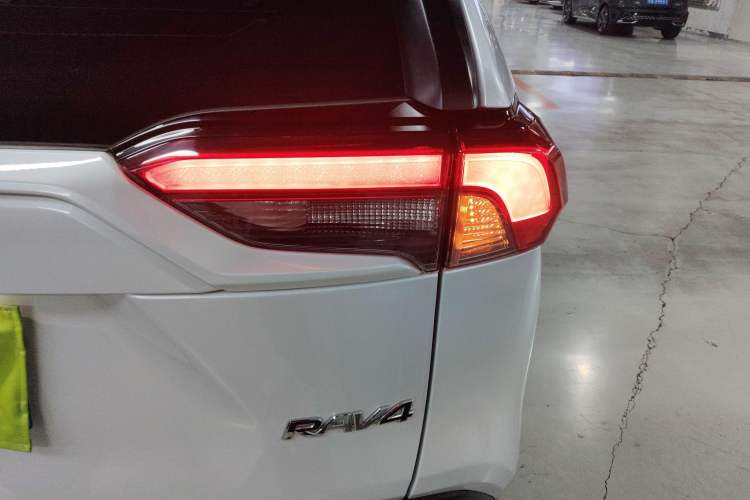 Used Toyota RAV4 2023 2.0L CVT Two-Wheel Drive Urban Edition Right Rear Taillight
