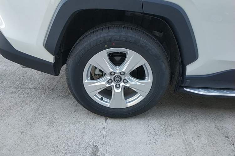 Used Toyota RAV4 2023 2.0L CVT Two-Wheel Drive Urban Edition Right Rear Wheel Hub