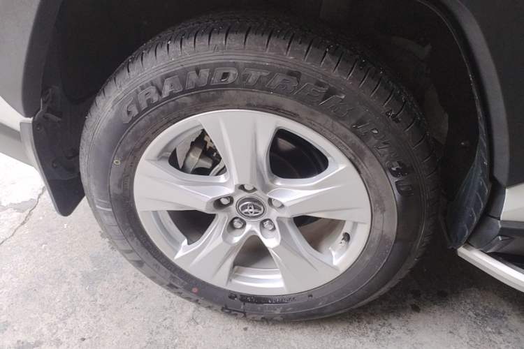 Used Toyota RAV4 2023 2.0L CVT Two-Wheel Drive Urban Edition Right Rear Wheel Hub
