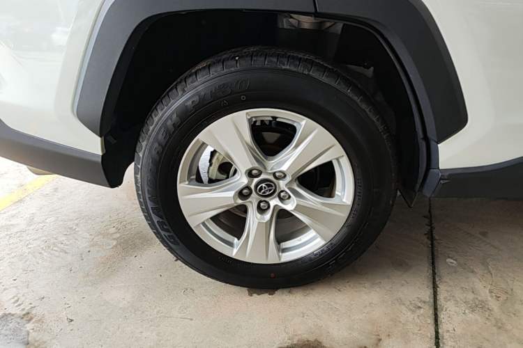 Used Toyota RAV4 2023 2.0L CVT Two-Wheel Drive Urban Edition Right Rear Wheel Hub