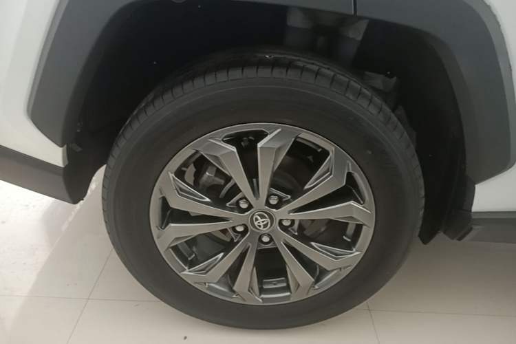 Used Toyota RAV4 2023 2.0L CVT Two-Wheel Drive Fashion Edition Right Rear Wheel Hub