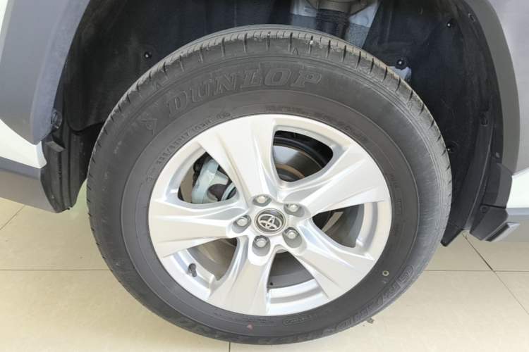 Used Toyota RAV4 2023 2.0L CVT Two-Wheel Drive Urban Edition Right Rear Wheel Hub