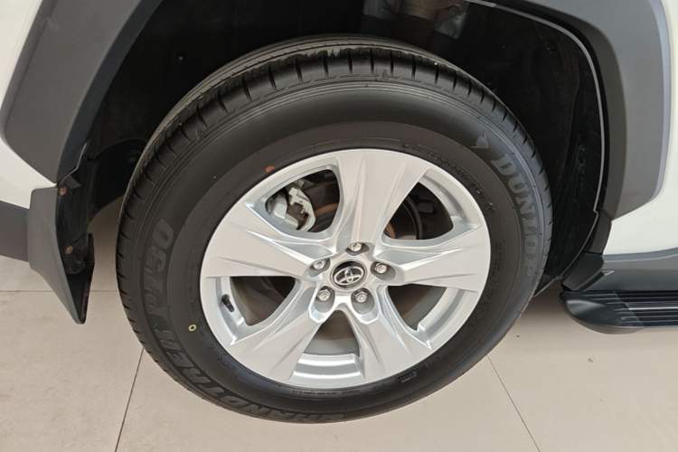 Used Toyota RAV4 2023 2.0L CVT Two-Wheel Drive Urban Edition Right Rear Wheel Hub