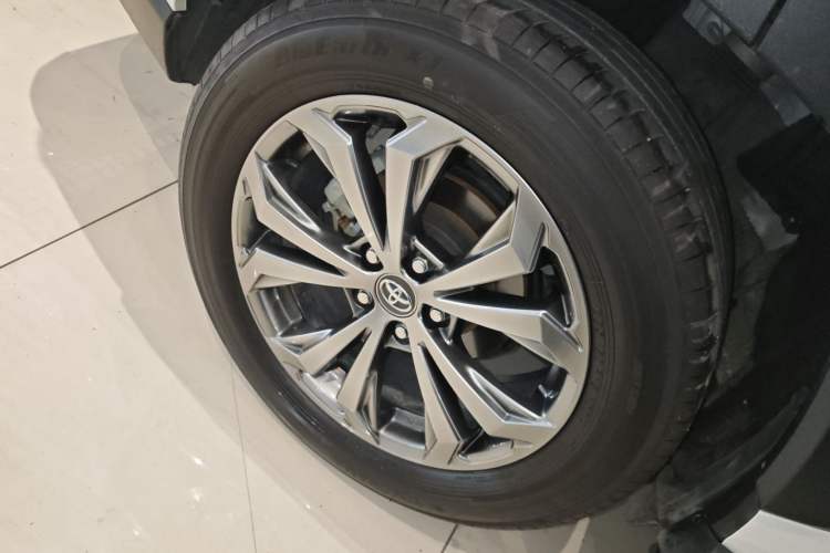 Used Toyota RAV4 2023 2.0L CVT Two-Wheel Drive Fashion Plus Edition Right Rear Wheel Hub