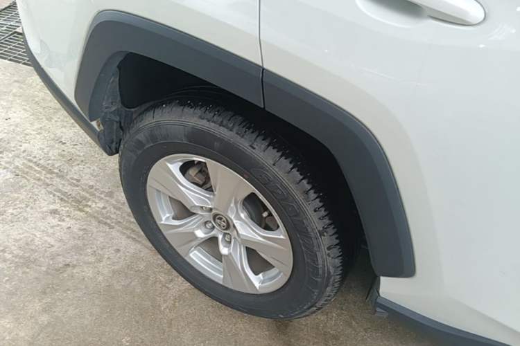 Used Toyota RAV4 2023 2.0L CVT Two-Wheel Drive Urban Edition Right Rear Wheel Hub