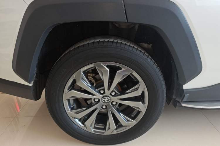 Used Toyota RAV4 2023 2.0L CVT 4x4 Adventure Edition Right Rear Wheel Hub