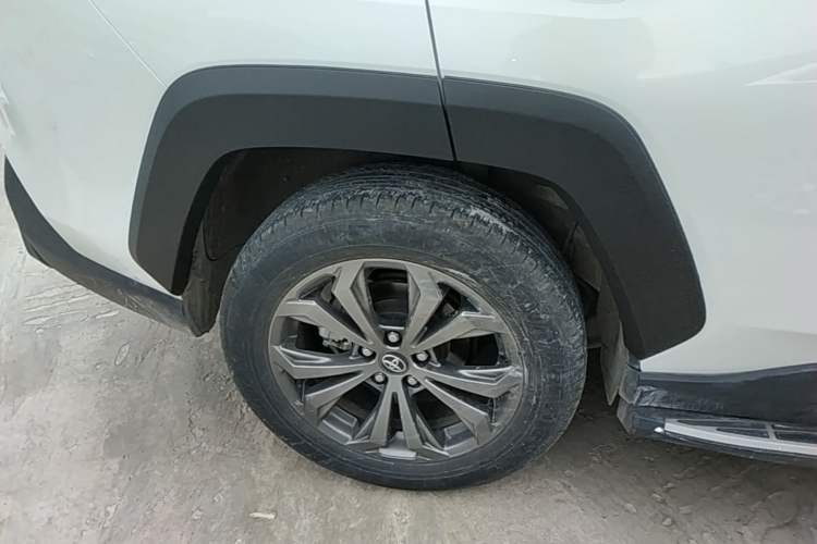 Used Toyota RAV4 2023 2.0L CVT 4x4 Adventure Edition Right Rear Wheel Hub