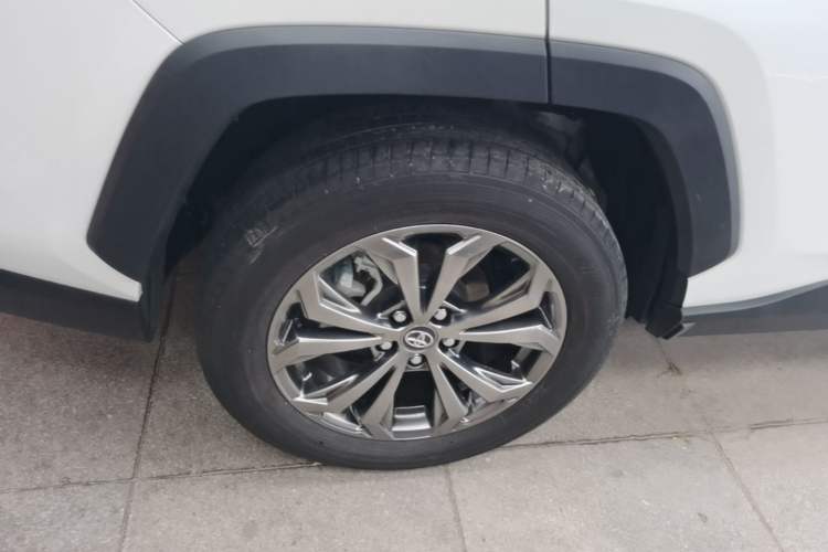 Used Toyota RAV4 2023 2.0L CVT Two-Wheel Drive Fashion Plus Edition Right Rear Wheel Hub