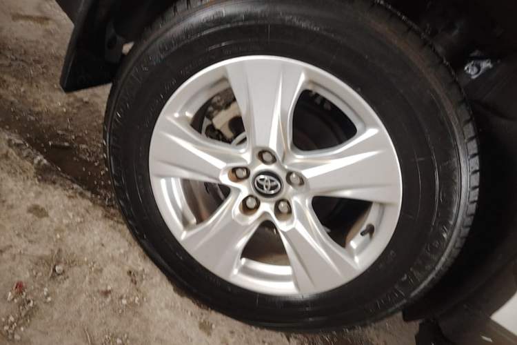 Used Toyota RAV4 2023 2.0L CVT Two-Wheel Drive Urban Edition Right Rear Wheel Hub